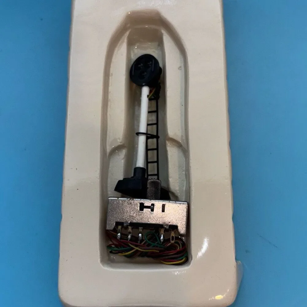 New Model Power HO Scale Lighted Railroad Signal #1679 4way switch